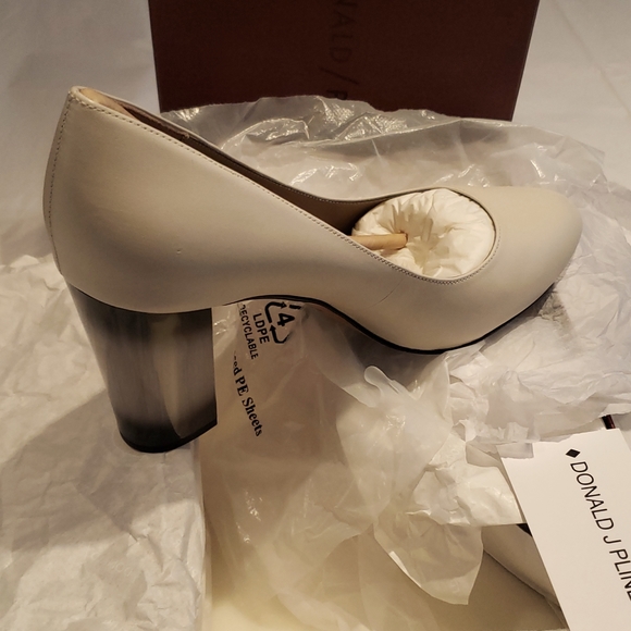 Donald Pliner New HADLEY Ombre Block Heel Pumps Shoes Leather Off-White Women's - Picture 3 of 13